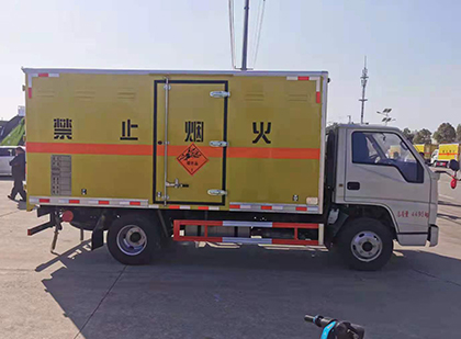柳南爆破器材运输车工人安全操作规范与智能技术保障
